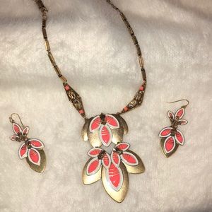 🌼Stella andDot🌼 Statement necklace and earrings